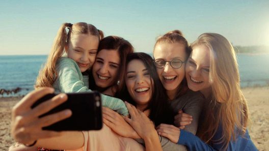 مسلسل من اجل بناتي الحلقة 9 مترجمة